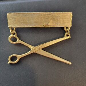 Vintage Gold Tone Scissor Brooch Pin Barber Hair Stylist Sewing Name Plate